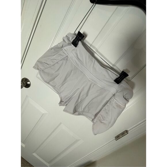 Lululemon women’s shorts size 12 white - Picture 1 of 5